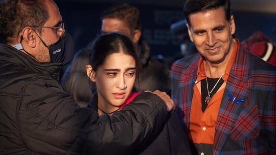 Sara Ali Khan marks the wrap of Atrangi Re by sharing behind-the-scenes photos from the sets. 