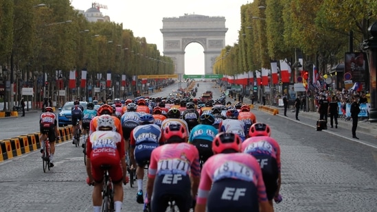 FILE PHOTO: Cycling - Tour de France - Stage 21 (REUTERS)