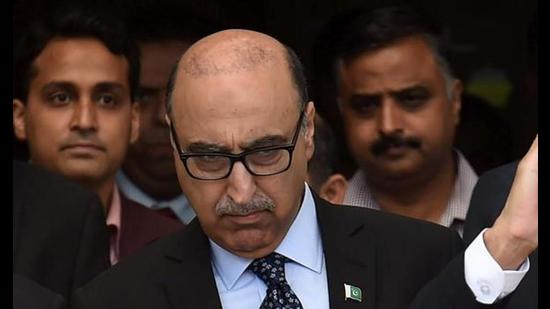 Basit reveals Pakistan frequently preferred the good offices of the industrialist Sajjan Jindal. He, not Basit, arranged phone calls between the PMs, advised on prisoner releases, conveyed Modi’s messages not to meet Hurriyat, facilitated their meeting in Paris and was involved in the Kulbhushan Jadhav matter. At such times, Basit was unaware of what was happening. (AFP)