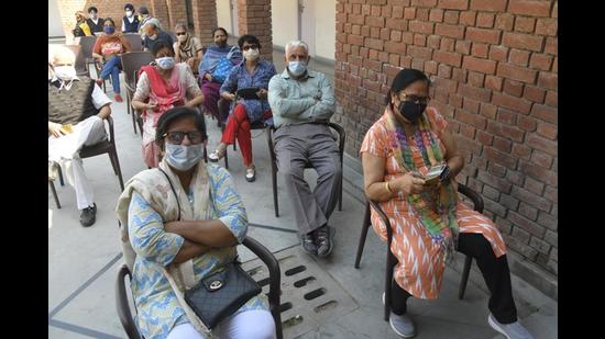 Unlike healthcare and frontline workers, senior citizens had been turning up for the vaccine in large numbers until the past week. (HT File Photo ) Unlike healthcare and frontline workers, senior citizens had been turning up for the vaccine in large numbers until the past week. (HT File Photo )