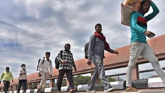 The 16 migrant workers were walking to Bhusawal from Jalna on way to their home state(Sanchit Khanna/HT Photo) The 16 migrant workers were walking to Bhusawal from Jalna on way to their home state(Sanchit Khanna/HT Photo)