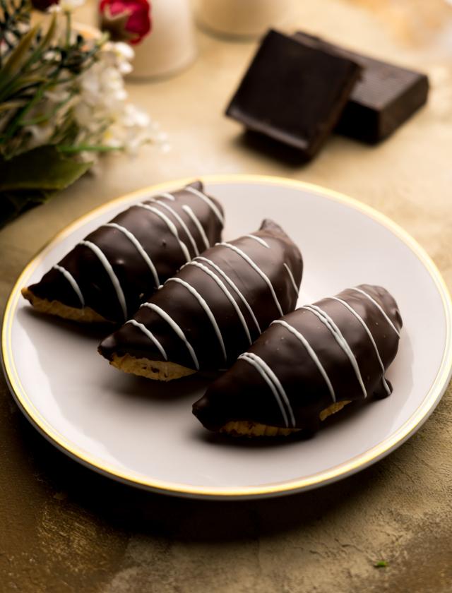 Chocolate gujiyas (Sourced) Chocolate gujiyas (Sourced)