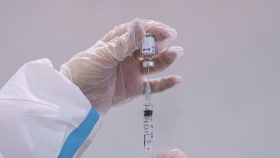 A medical worker fills a syringe with the Chinese Sinopharm vaccine as country begins mass vaccination for the coronavirus disease (COVID-19), in Belgrade, Serbia, January 21, 2021. REUTERS/Marko Djurica(REUTERS)