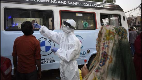 Among the districts that registered a big spike in cases were Gurgaon (324), Karnal (180), Panchkula (169), Ambala (139), Faridabad (116) and Kurukshetra (112), the bulletin said. (Representative Photo/HT)