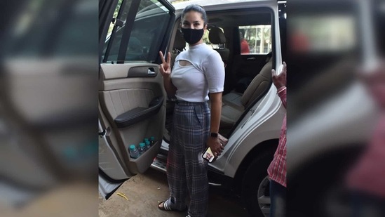 Just like Bhumi, Sunny also chose a white ribbed top for her day out that had a keyhole detail in the front.(Varinder Chawla)