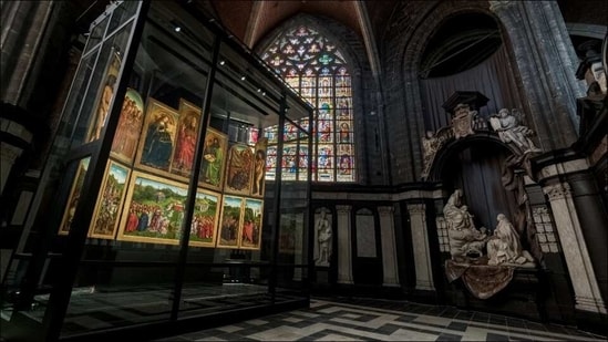 Belgium shows restored Ghent Altarpiece, Just Judges theft mystery continues(Twitter/visitgent)