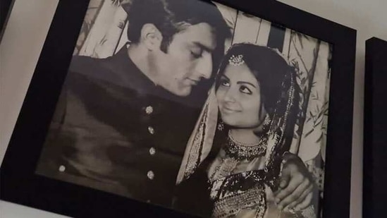 Mansoor Ali Khan and Sharmila Tagore's picture is too cute for words. 