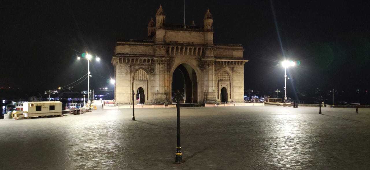 Gateway of India sports a deserted look on Sunday night as night curfew is imposed in Mumbai (Anshuman Poyrekar/HT Photo) (Anshuman Poyrekar/HT Photo) Gateway of India sports a deserted look on Sunday night as night curfew is imposed in Mumbai (Anshuman Poyrekar/HT Photo) (Anshuman Poyrekar/HT Photo)