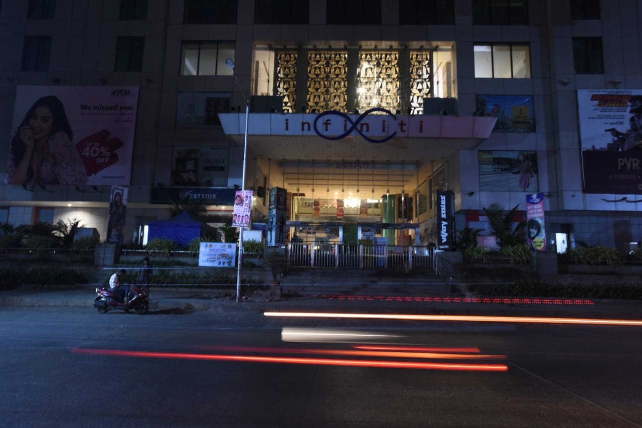 A closed Infinity shopping mall in Andheri during Sunday's night curfew (Satish Bate/ HT Photo) (atish Bate/ HT Photo) A closed Infinity shopping mall in Andheri during Sunday's night curfew (Satish Bate/ HT Photo) (atish Bate/ HT Photo)