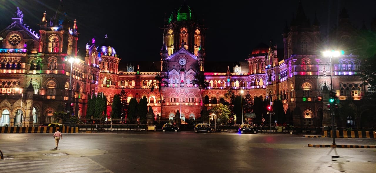 An empty Chhatrapati Shivaji Terminus on Sunday night (Anshuman Poyrekar/HT Photo) (Anshuman Poyrekar/HT Photo)) An empty Chhatrapati Shivaji Terminus on Sunday night (Anshuman Poyrekar/HT Photo) (Anshuman Poyrekar/HT Photo))