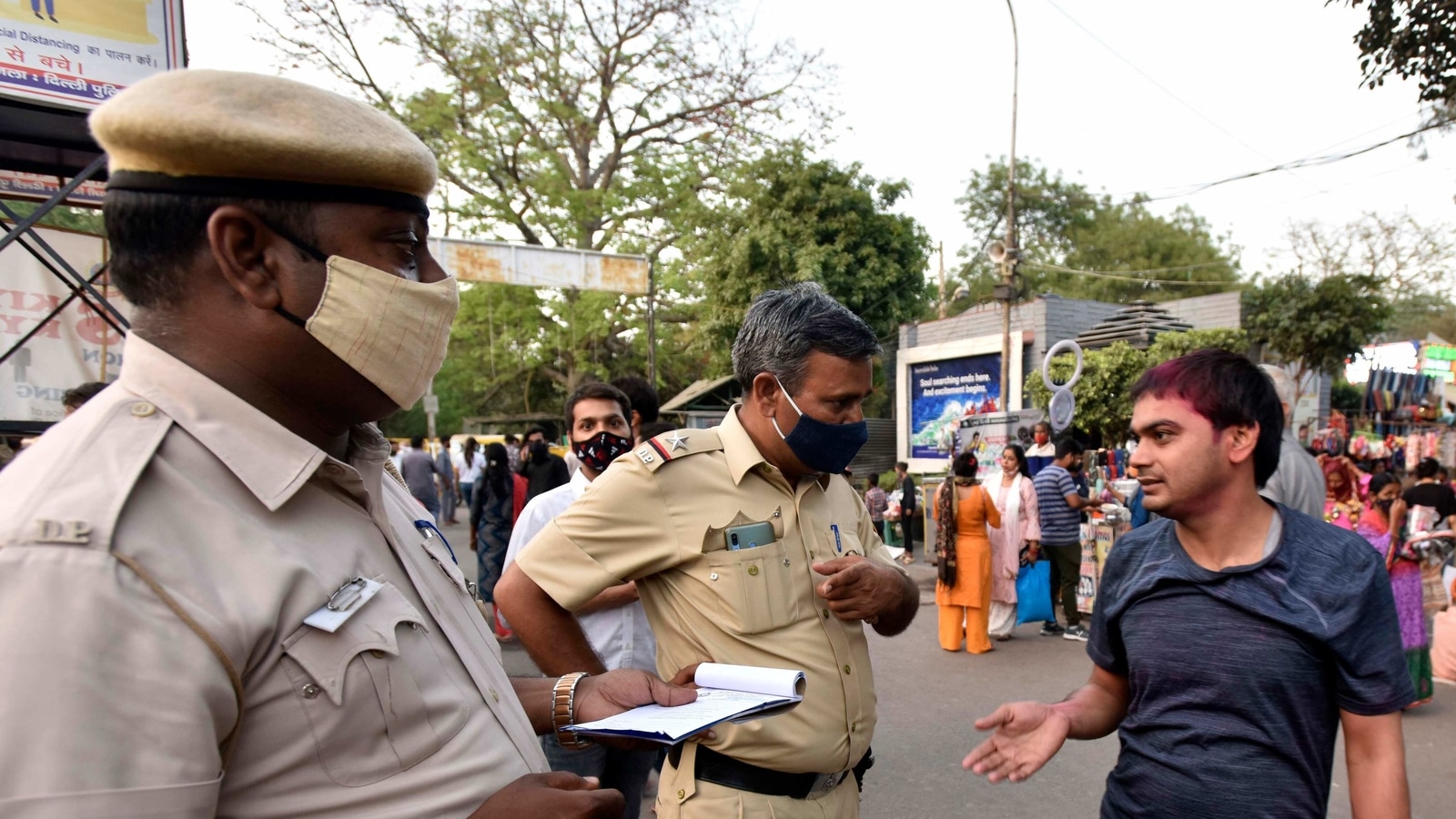 Delhi police issues 3,282 challans for traffic violations on Holi ...