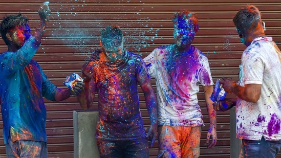 New Delhi: People play with dry colours during the Holi festival at Paharganj, amid a spike in coronavirus cases, in New Delhi, Monday, March 29, 2021. (PTI) New Delhi: People play with dry colours during the Holi festival at Paharganj, amid a spike in coronavirus cases, in New Delhi, Monday, March 29, 2021. (PTI)