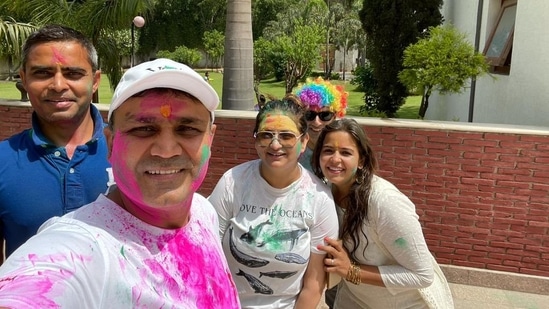 Former cricketer Virender Sehwag celebrating Holi with family. (Twitter)