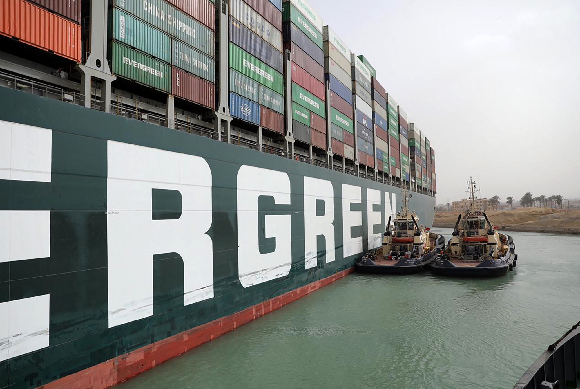 A picture shows Egyptian tug boats trying to free Ever Given.(AFP) A picture shows Egyptian tug boats trying to free Ever Given.(AFP)