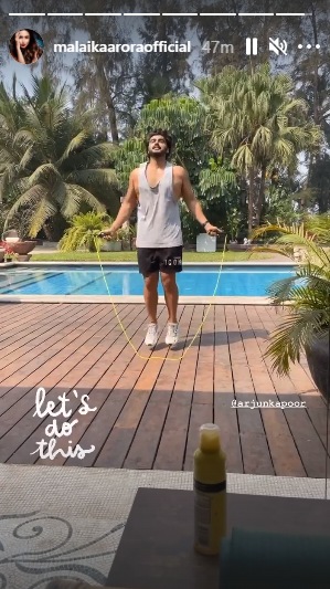 Arjun Kapoor skipping while Malaika Arora watches.
