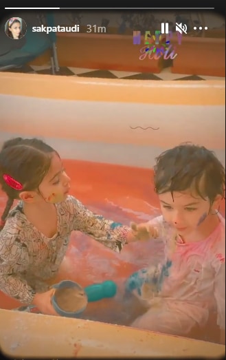 Taimur Ali Khan and Inaaya Naumi Kemmu enjoying Holi at home.