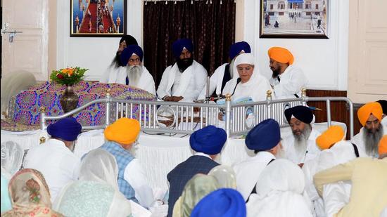 Sikh Gurdwara Parbandhak Committee (SGPC) president Bibi Jagir Kaur addressing its budget session in the Teja Singh Samundri Hall at the Golden Temple complex in Amritsar on Tuesday. (Sameer Sehgal/HT)