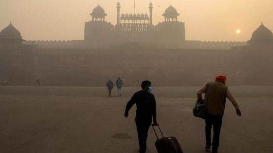 FILE PHOTO: People arrive to visit the Red Fort on a smoggy morning in the old quarters of Delhi, India, November 10, 2020. REUTERS/Danish Siddiqui/File Photo(REUTERS)