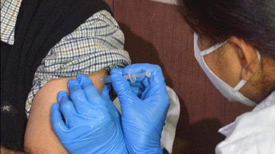 People are being urged to undergo vaccination in Himachal Pradesh as the new Covid-19 variant is reported to be more lethal. (HT file photo)