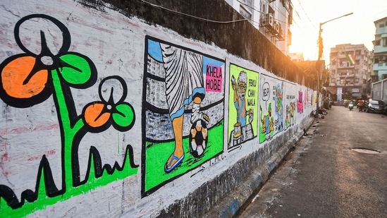 Kolkata: A wall painted as part of TMC's campaign for Assembly polls as the city street looks deserted due to restriction on Holi celebrations in the wake of spike in coronavirus cases, in Kolkata, Monday, March 29, 2021. (PTI Photo/Swapan Mahapatra)(PTI03_29_2021_000149A)(PTI)