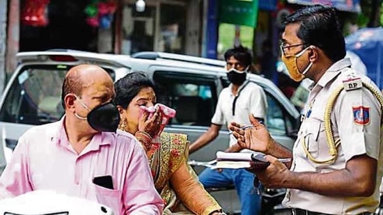 The containment zones in Delhi have breached the 1,900-mark while 4,832 patients continue to remain under home isolation, the bulletin also said. (HT file photo)