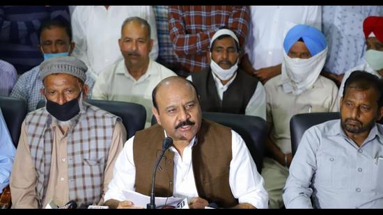 Former PDP leader Surinder Choudhary addressing the media in Jammu on Tuesday. (HT Photo)