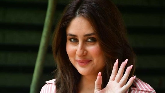 Kareena Kapoor waves to the paparazzi. Kareena Kapoor waves to the paparazzi.