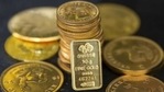 Spot prices of 22-carat gold on Wednesday went up by <span class='webrupee'>₹</span>640 per 10 gram.(Reuters) Spot prices of 22-carat gold on Wednesday went up by <span class='webrupee'>₹</span>640 per 10 gram.(Reuters)