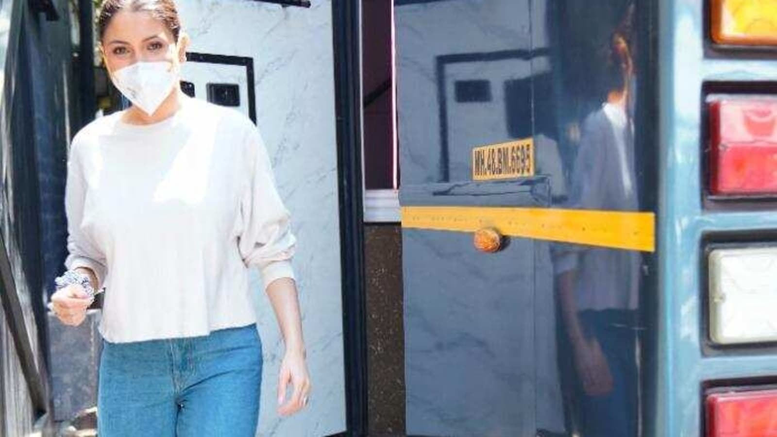 Anushka Sharma returns to work after welcoming Vamika with Virat Kohli. See pics