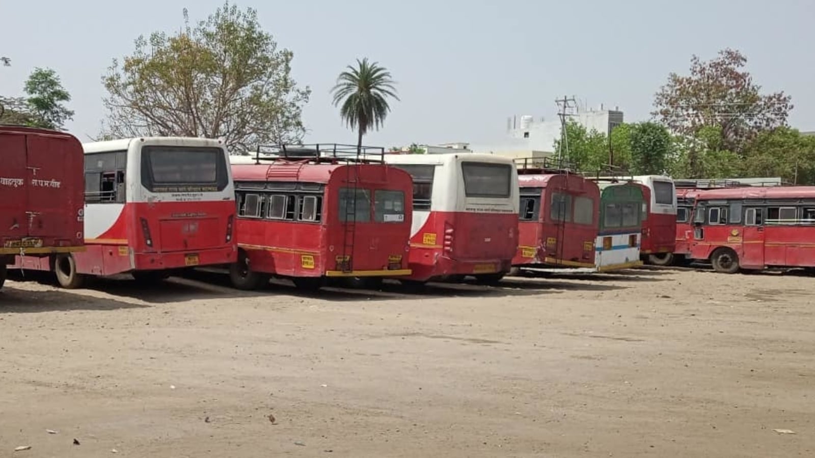 Madhya Pradesh extends ban on bus operations with Maharashtra till April 15