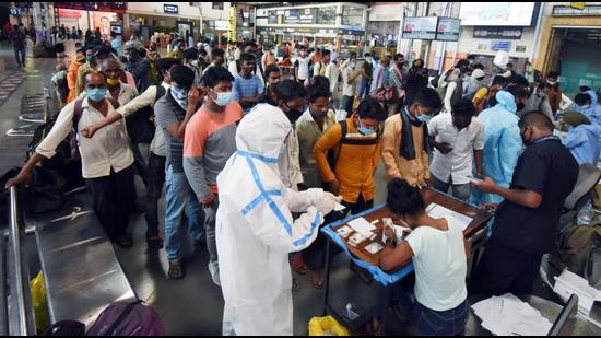 Passengers stand in a queue for Covid-19 test, at Chhatrapati Shivaji Maharaj Terminus in Mumbai on March 22. (File photo) Passengers stand in a queue for Covid-19 test, at Chhatrapati Shivaji Maharaj Terminus in Mumbai on March 22. (File photo)