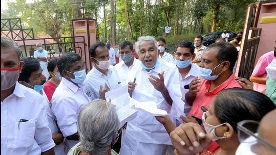 Former Kerala chief minister and senior Congress leader Oommen Chandy at Puthuppally constituency in Kottayam, ahead of assembly elections. (HT file)