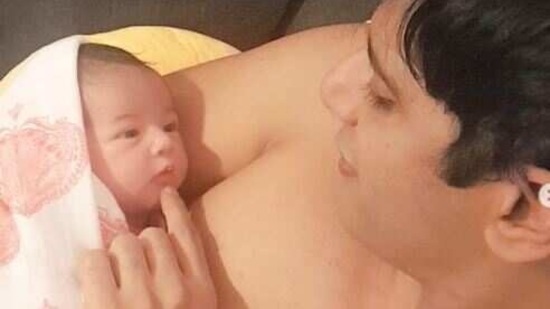 Karanvir Bohra poses with youngest daughter Gia Vanessa Snow.