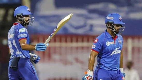 Shreyas Iyer and Rishabh Pant during an IPL match(PTI)