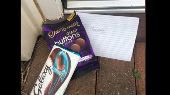 The image shows the sweet surprise left by the kids. (Twitter/@dolly_sud)