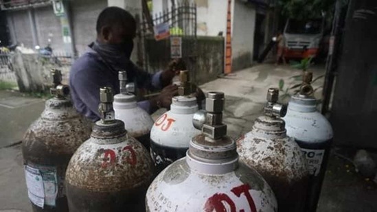 Oxygen cylinders outside the hospital at Panchpakhadi for Covid-19 patients in Thane, Mumbai. (HT FILE PHOTO) Oxygen cylinders outside the hospital at Panchpakhadi for Covid-19 patients in Thane, Mumbai. (HT FILE PHOTO)