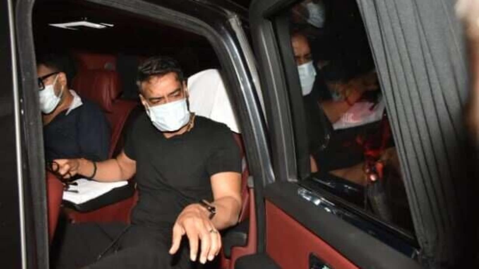 Ajay Devgn spotted in Mumbai, asks a person to wear a mask. Watch | Hindustan Times