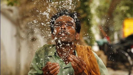 In Andhra Pradesh, severe heat wave conditions prevailed in Bapatla in Guntur district and Tuni in East Godavari district. Reports of heat wave conditions also poured in from Ongole, Nellore and Vijayawada. (AP PHOTO.)