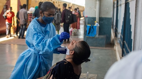 On Thursday evening, Gujarat reported a high of 2,410 cases, continuing the average of more than 2,200 cases, and nine deaths. (HT PHOTO). On Thursday evening, Gujarat reported a high of 2,410 cases, continuing the average of more than 2,200 cases, and nine deaths. (HT PHOTO).