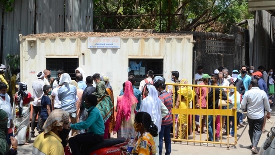 Citizens waiting for rapid antigen-based Covid-19 tests outside the Rukmini Bai Civic Hospital, in Kalyan on Thursday (Photo by Rishikesh Choudhary/ Hindustan Times) Citizens waiting for rapid antigen-based Covid-19 tests outside the Rukmini Bai Civic Hospital, in Kalyan on Thursday (Photo by Rishikesh Choudhary/ Hindustan Times)
