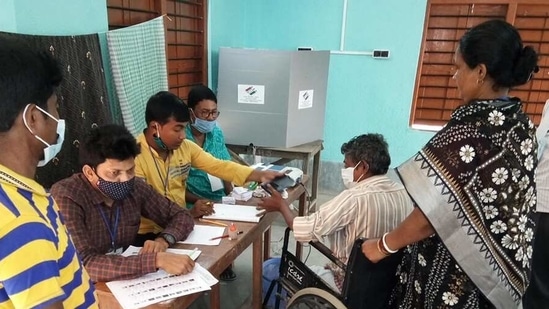 Voting across 30 assembly constituencies of West Bengal and 39 constituencies in Assam was conducted in the second phase of assembly elections.