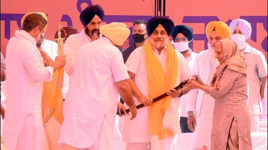 Shiromani Akali Dal president Sukhbir Singh Badal and others during a rally at Ajnala in Amritsar district on Thursday. (Sameer Sehgal /HT) Shiromani Akali Dal president Sukhbir Singh Badal and others during a rally at Ajnala in Amritsar district on Thursday. (Sameer Sehgal /HT)