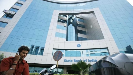 The government has authorised State Bank of India to issue and encash electoral bonds(Bloomberg Photo)