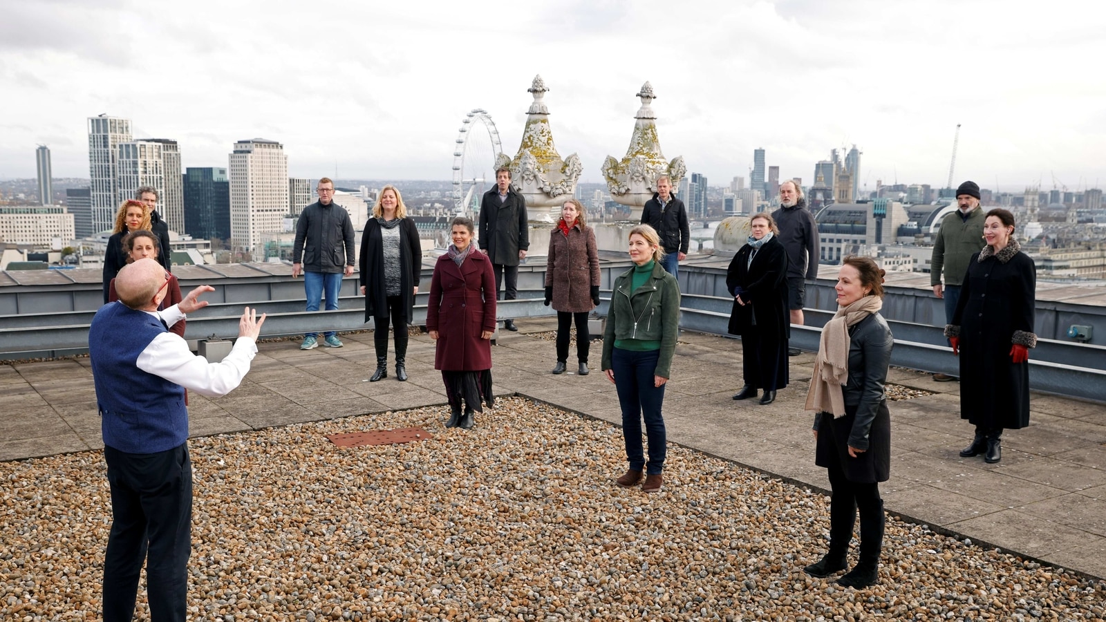 Royal Opera Chorus reunites for performance on rooftop in London