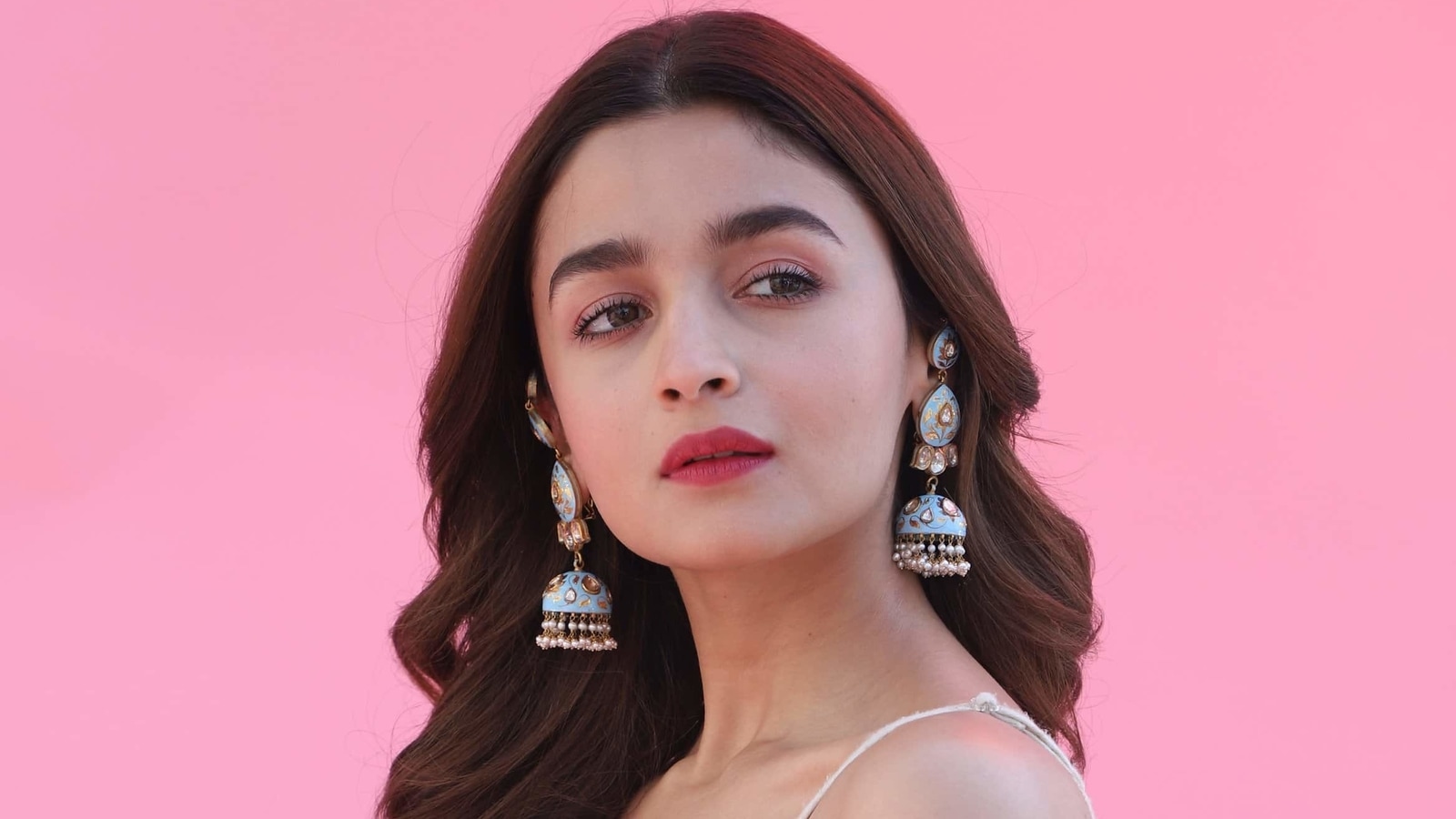 Alia Bhatt tests positive for coronavirus, days after boyfriend Ranbir Kapoor recovers from it; shares message for fans