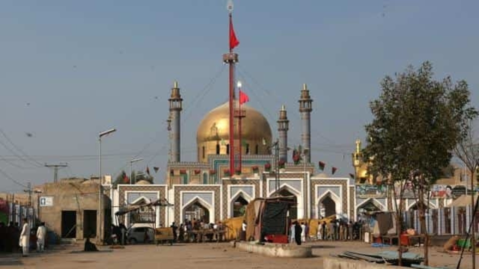 Clashes in Pakistan over closure of shrine as Covid-19 measure leave scores injured | World News - Hindustan Times Clashes in Pakistan over closure of shrine as Covid-19 measure leave scores injured | World News - Hindustan Times