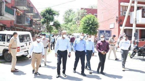 Chandigarh deputy commissioner Mandip Singh Brar (third from left) with the three-member team sent by the central government inspecting a containment zone in Sector 41 on Thursday. (HT Photo) (HT_PRINT) Chandigarh deputy commissioner Mandip Singh Brar (third from left) with the three-member team sent by the central government inspecting a containment zone in Sector 41 on Thursday. (HT Photo) (HT_PRINT)