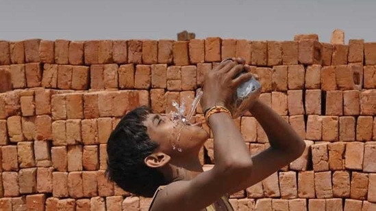 Temperature Likely To Rise To 38 Degree Celsius By Monday In Delhi Imd Latest News Delhi Hindustan Times