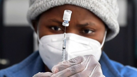 A nurse prepares the Covid-19 vaccine in Los Angeles, California. -(AFP)