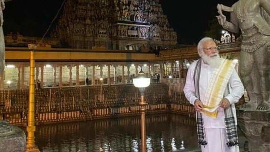 PM Modi at Meenakshi temple on Thursday.(Twitter/@narendramodi)